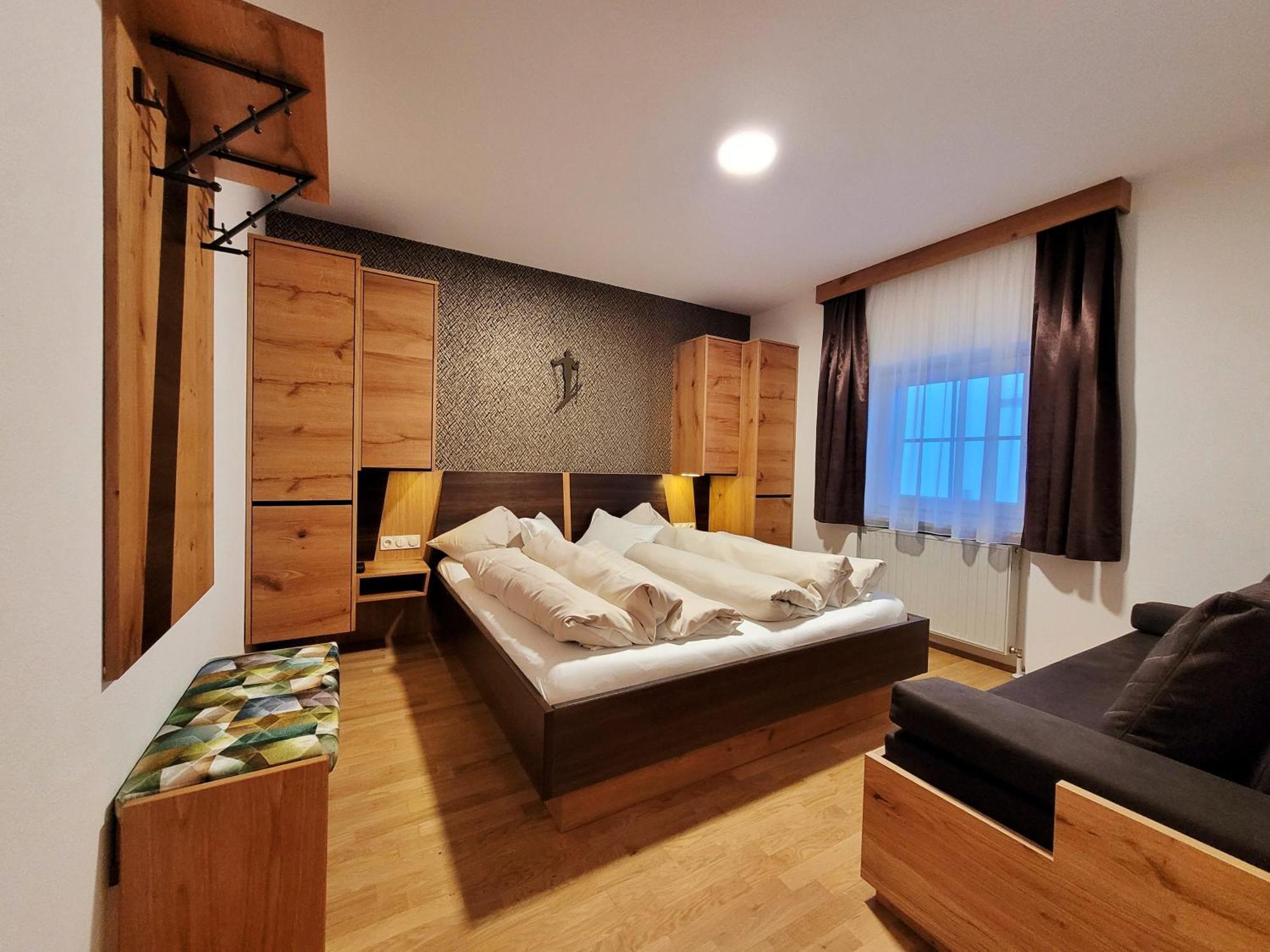 Aparthotel Bernhof オーバータウエルン エクステリア 写真