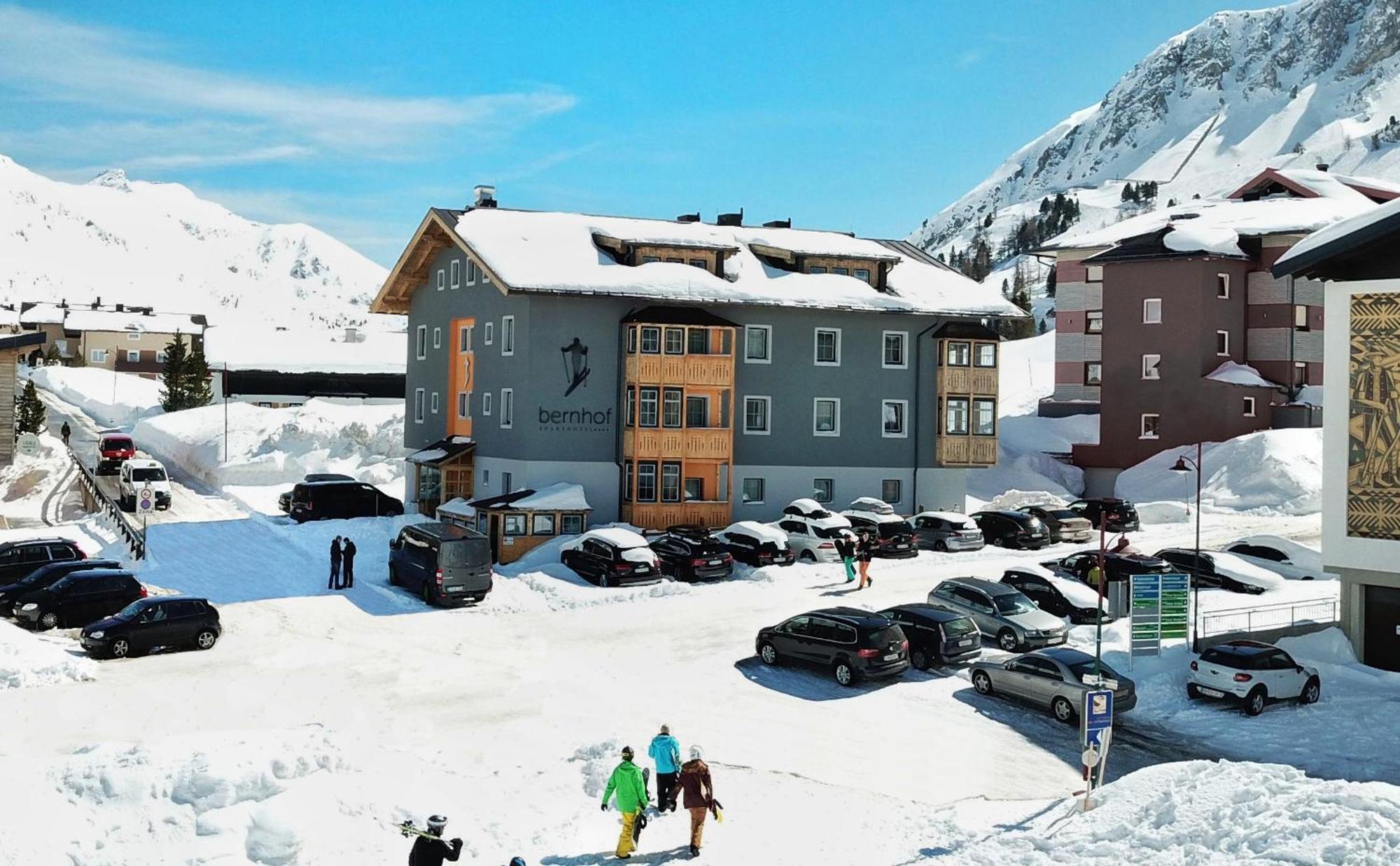 Aparthotel Bernhof オーバータウエルン エクステリア 写真