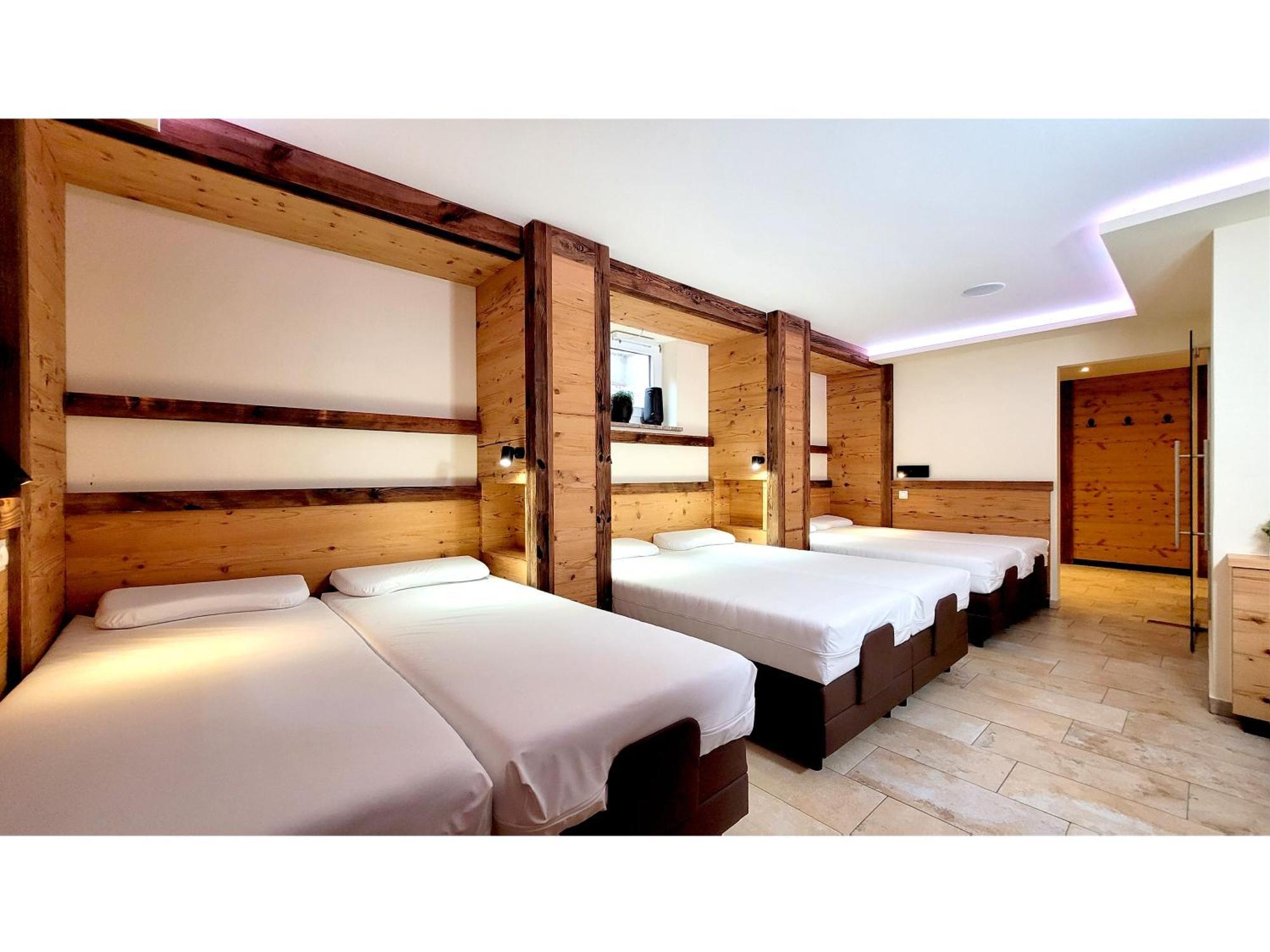 Aparthotel Bernhof オーバータウエルン エクステリア 写真